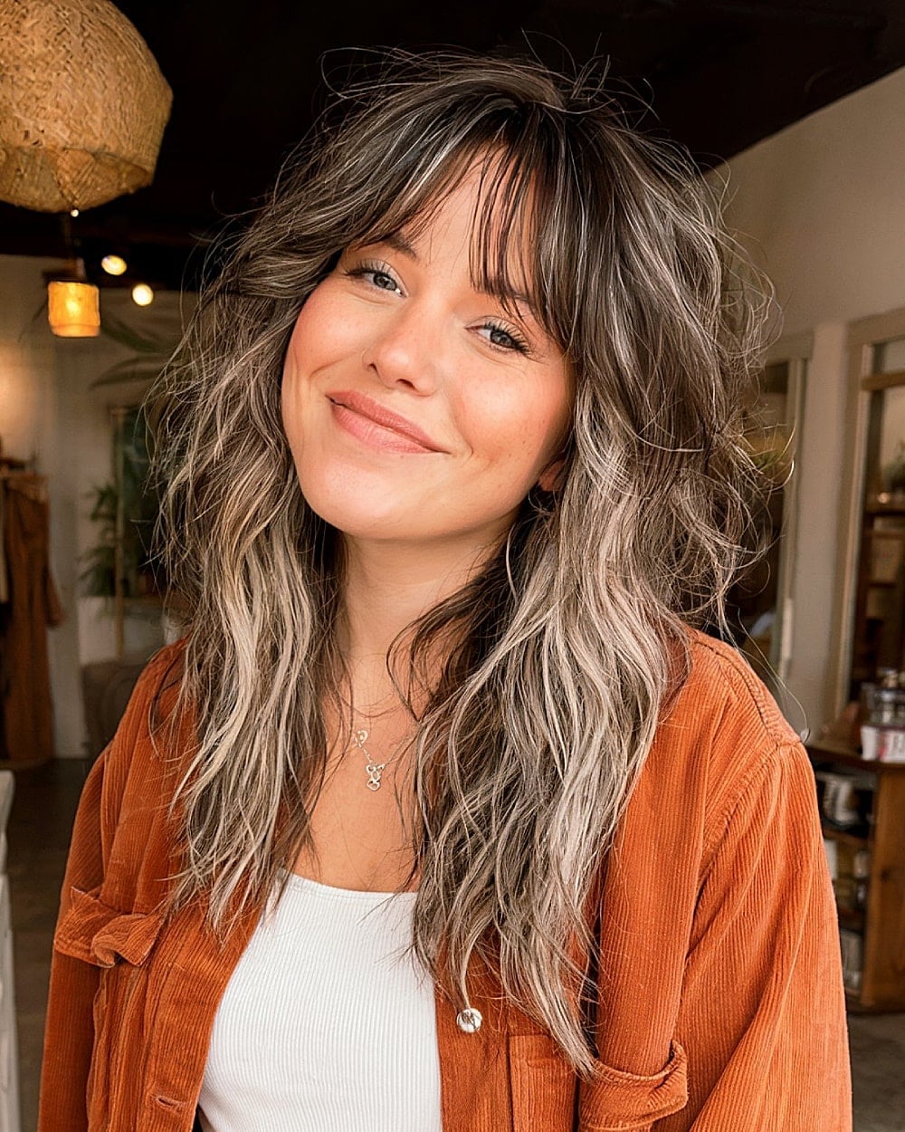 Chin-Length Bob With Sculpted Side Fringe Chin-Length Bob With Sculpted Side Fringe — Simple Edges Hairstyles