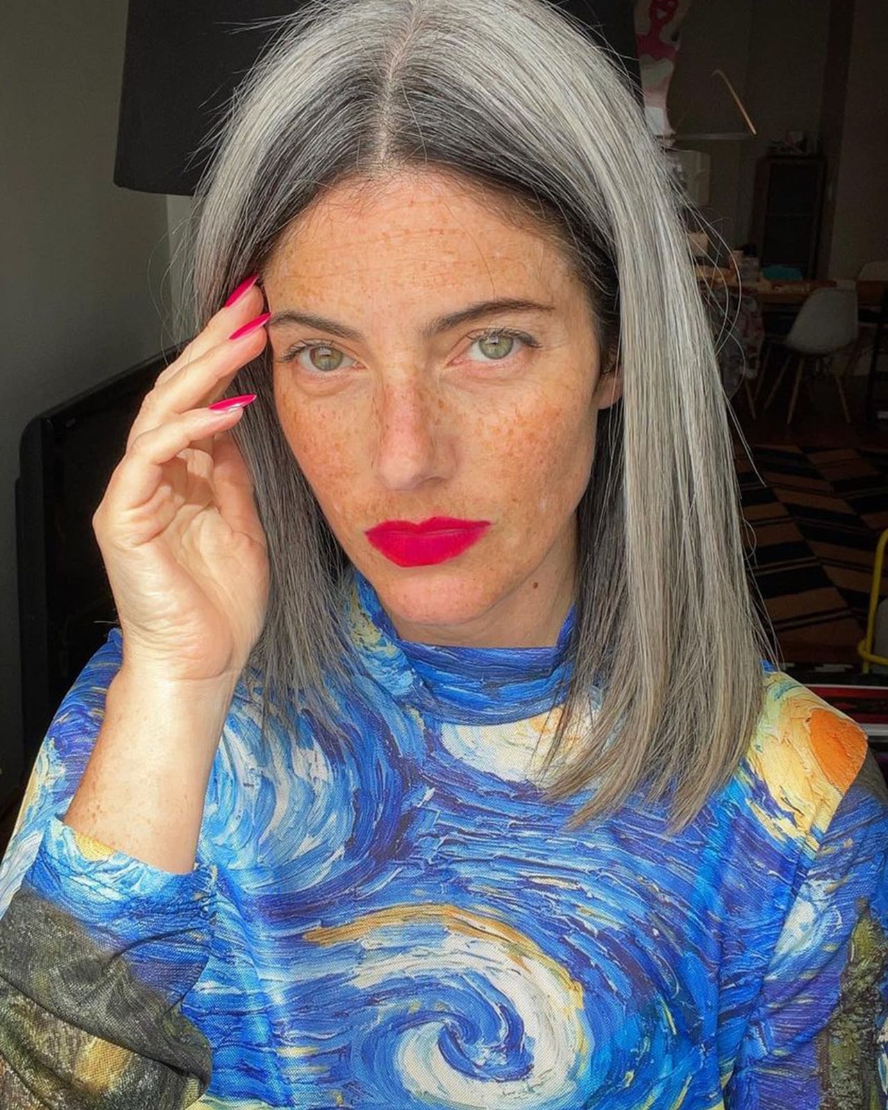 Shoulder Length Layers With Dark Roots — Simple Gray Blending Hair