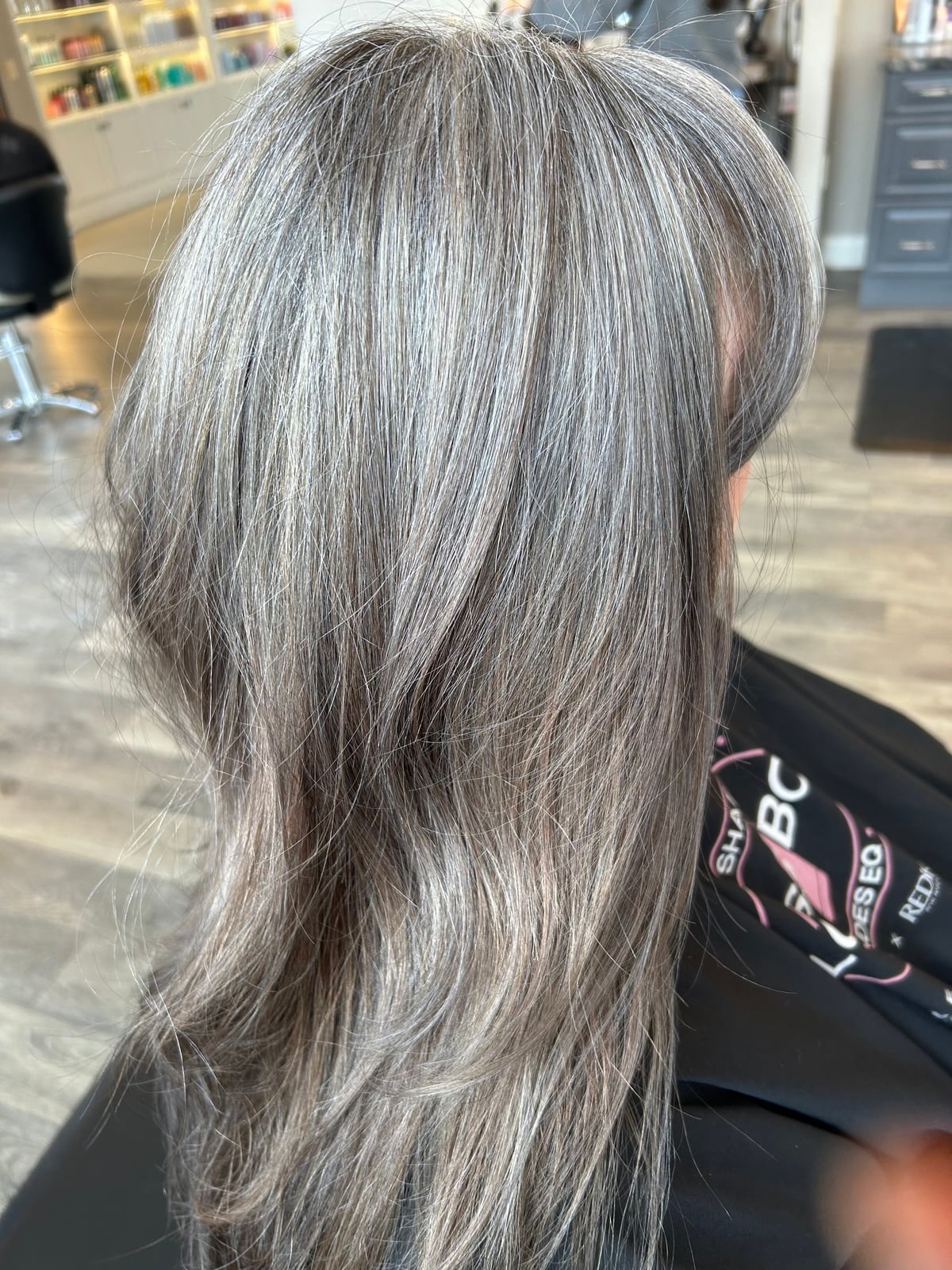 Mid-Back Layers With Ash Blonde Highlights, Close-Up Take — Simple Gray Blending Hair