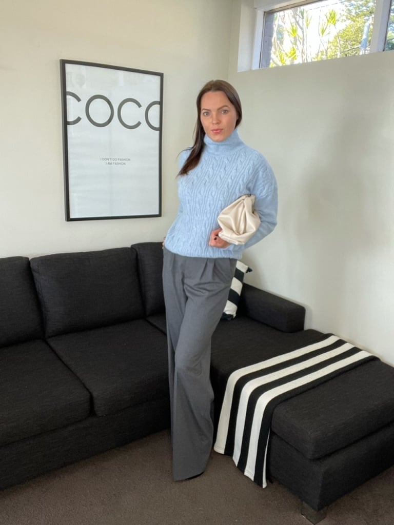 Gray Trousers With Turtleneck For Office — Simple Gray Pants Outfits