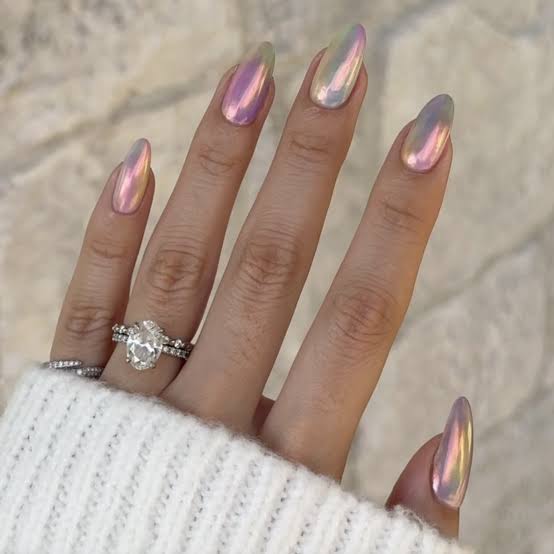 Iridescent Pink Purple Green Shift Medium Almond Chrome Iridescent Pink Purple Green Shift Medium Almond Chrome — Simple Hailey Bieber Nails