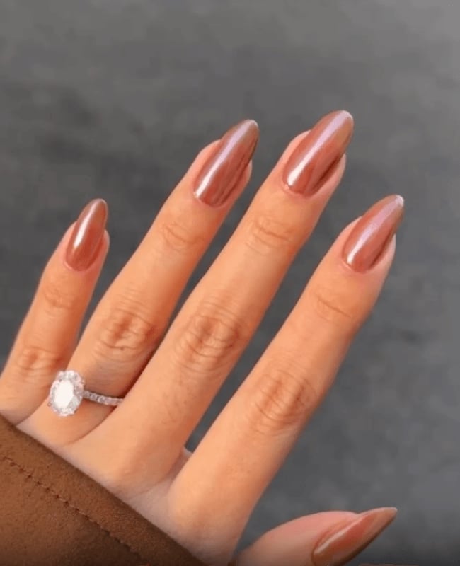 Rose Gold Chrome Medium Almond Nails Rose Gold Chrome Medium Almond Nails — Simple Hailey Bieber Nails