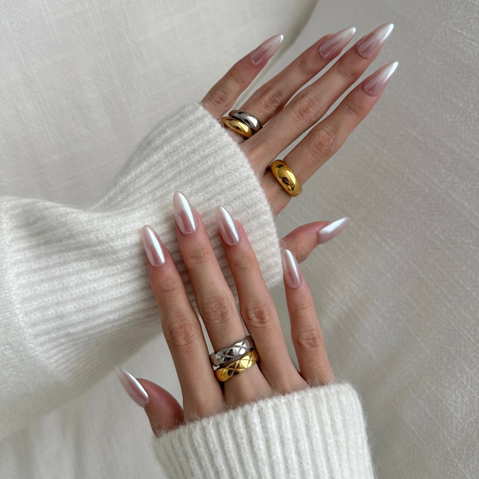 Pearly White Long Almond Chrome Pearlescent Nails Pearly White Long Almond Chrome Pearlescent Nails — Simple Hailey Bieber Nails