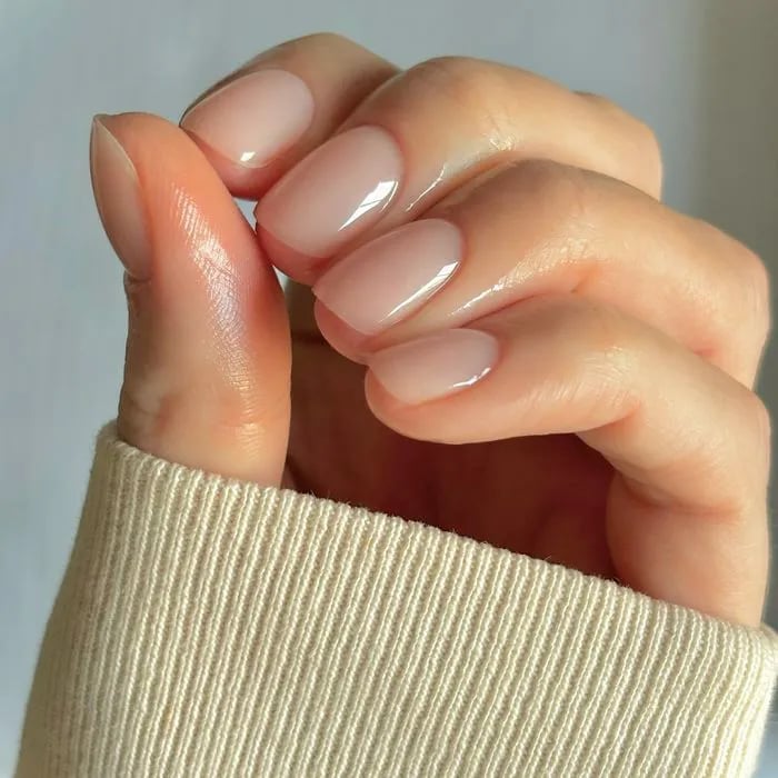 Glossy Sheer Nude Short Oval Nails Glossy Sheer Nude Short Oval Nails — Simple Hailey Bieber Nails