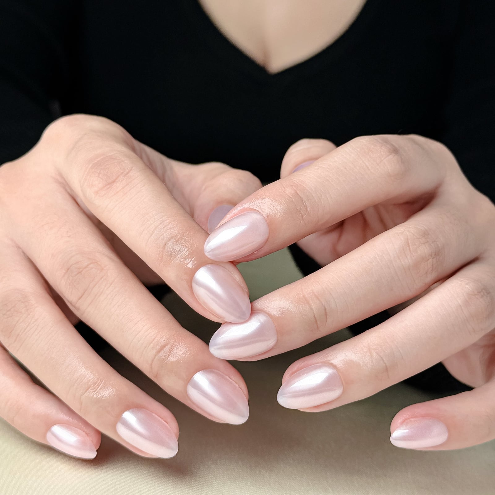 Milky Pink Short Almond Chrome Nails, Office-Safe Version Milky Pink Short Almond Chrome Nails, Office-Safe Version — Simple Hailey Bieber Nails