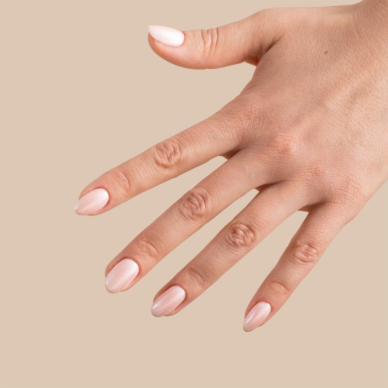 Sheer Pale Pink Shimmer Short Oval Nails Sheer Pale Pink Shimmer Short Oval Nails — Simple Hailey Bieber Nails