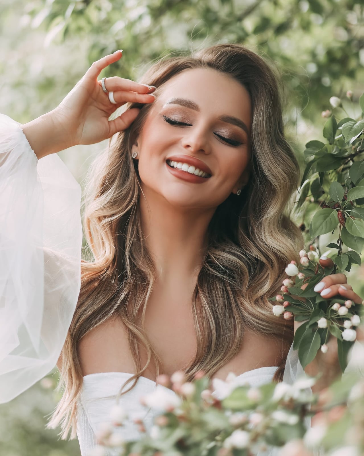 Mid-Back Waves With Face Framing Layers Mid-Back Waves With Face Framing Layers — Simple Hair Down Hairstyles
