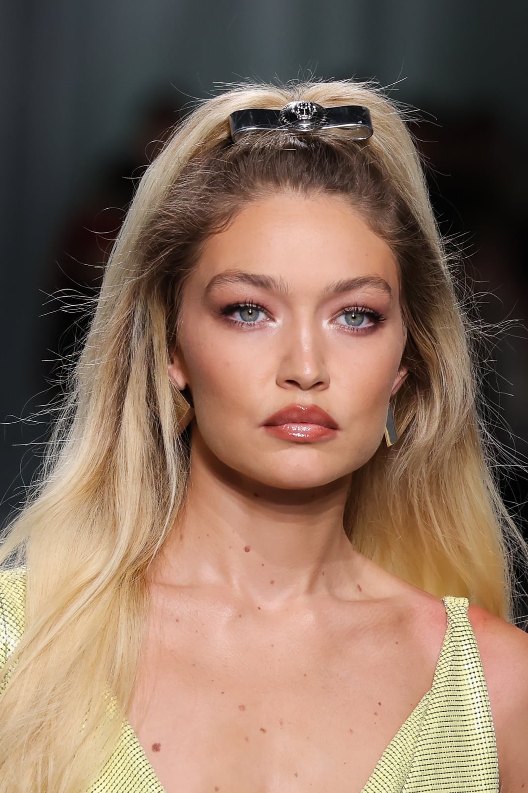 Ash Blonde Half Up Ponytail With Accessory Ash Blonde Half Up Ponytail With Accessory — Simple Hair Down Hairstyles