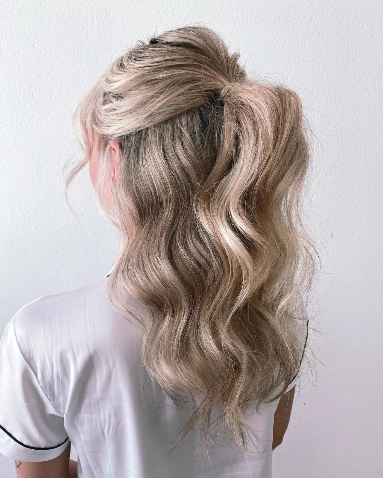 Mid-Back Half Up Ponytail With Waves Mid-Back Half Up Ponytail With Waves — Simple Hair Down Hairstyles