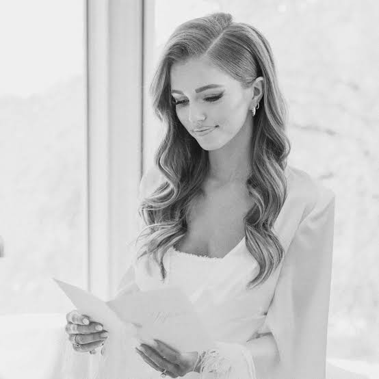 Ash Blonde Blowout With Side-Swept Bangs Ash Blonde Blowout With Side-Swept Bangs — Simple Hair Down Hairstyles