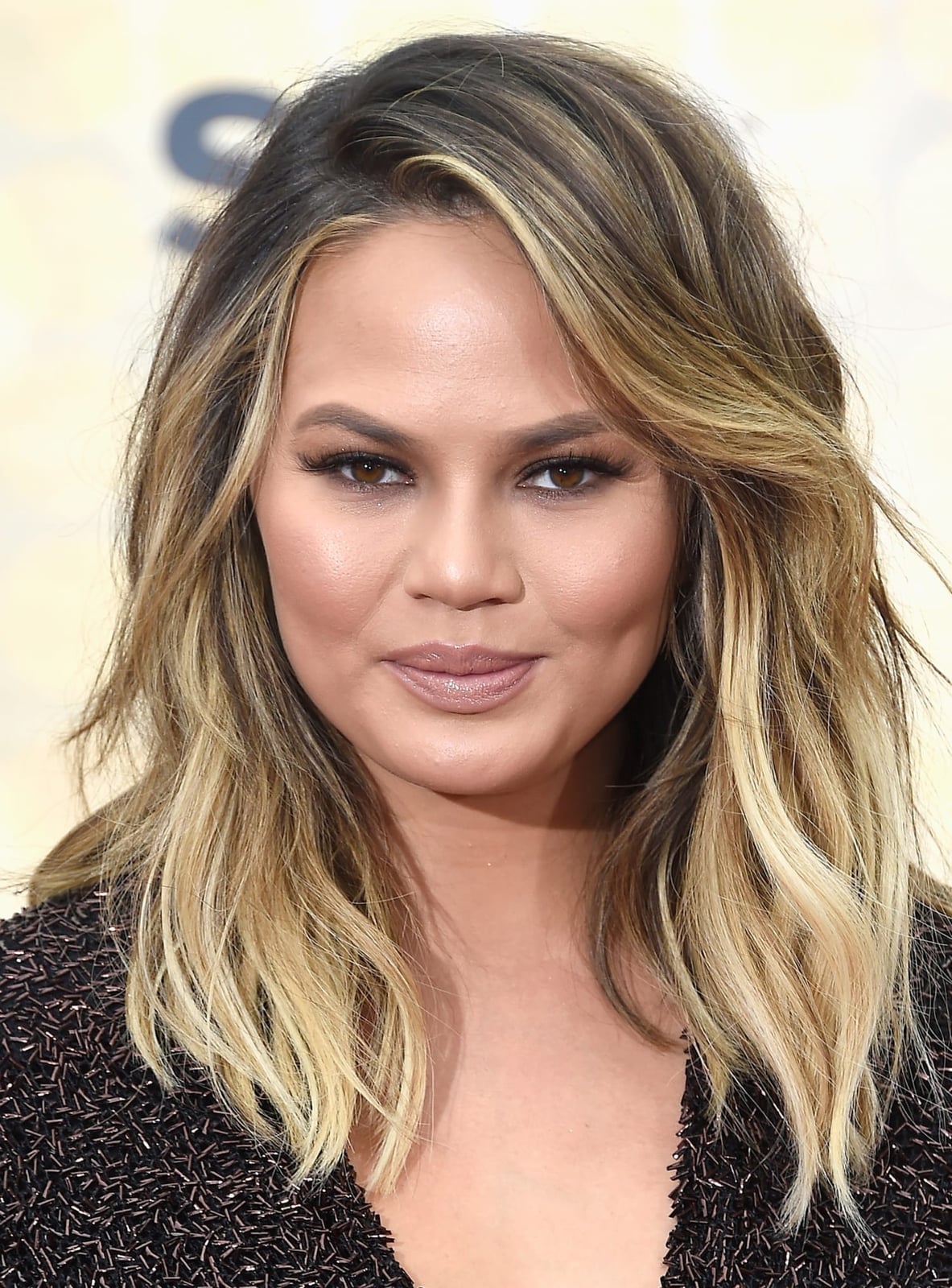 Shoulder Length Layers With Side-Swept Bangs — Simple Hair for Round Face