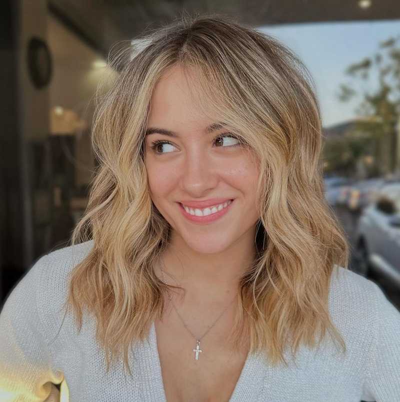 Collarbone Wavy Lob With Honey Balayage Collarbone Wavy Lob With Honey Balayage — Simple Hair Growth Tips