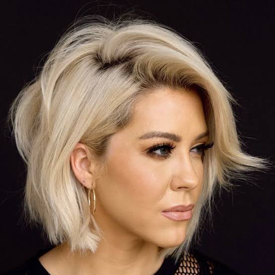 Sleek Platinum Blonde Bob With Tousled Ends — Simple Hair Trends for Women