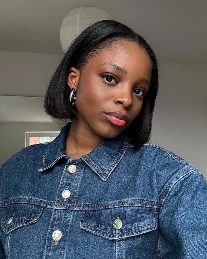 Collarbone Layered Cut With Natural Waves — Simple Hair Trends for Women