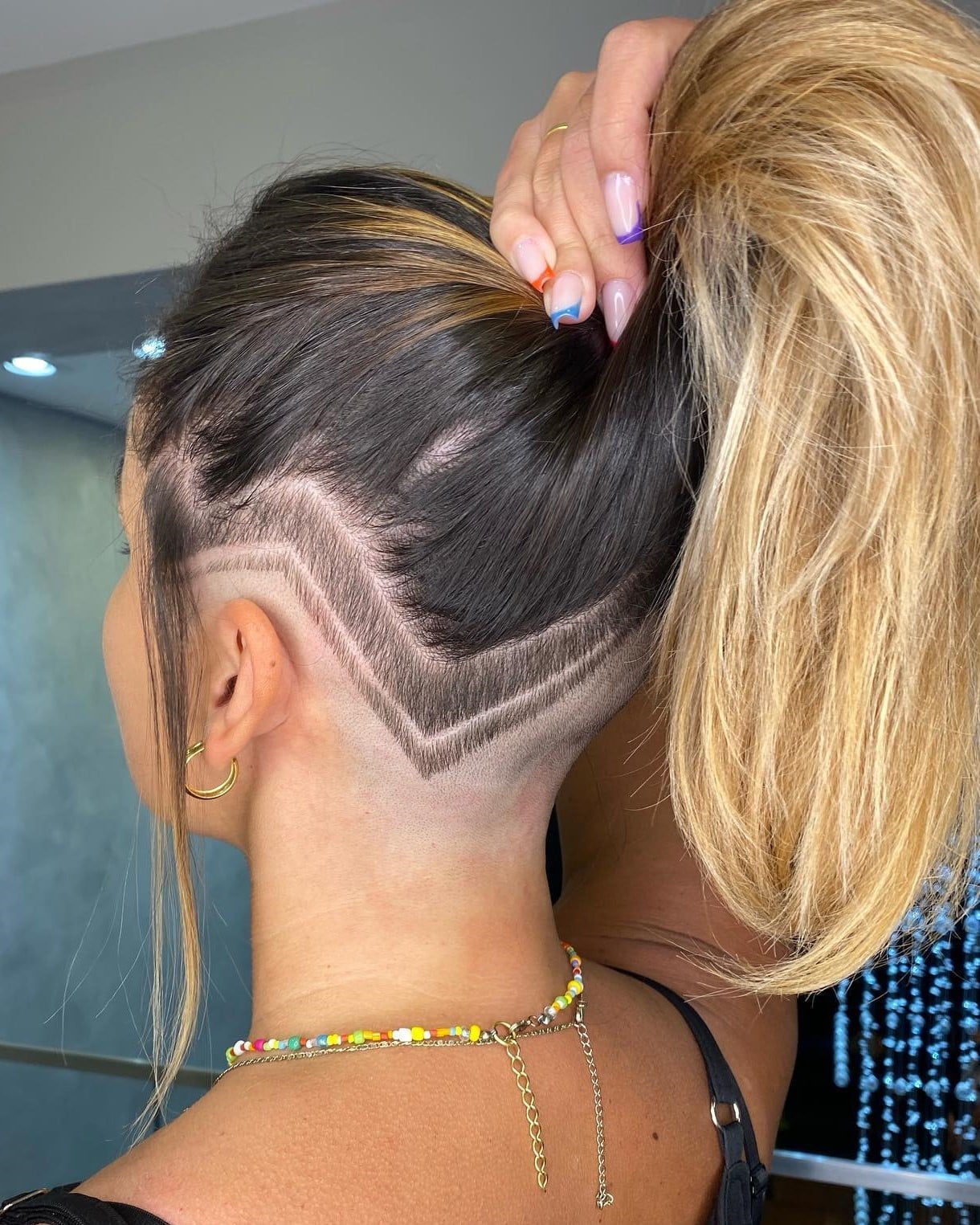 Mid-Back Loose Layers With Subtle Highlights — Simple Hair Types Chart