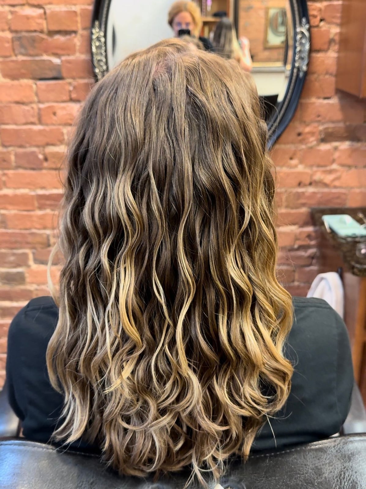 Mid-Back Wavy Dark Blonde With Highlights, Air Dried — Simple Hair Types Chart