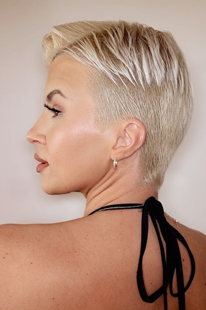 Glossy Black Chin-Length Bob — Simple Hair Types Chart