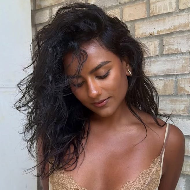 Mid-Back Layers With Face-Framing Highlights — Simple Haircuts for Wavy Hair