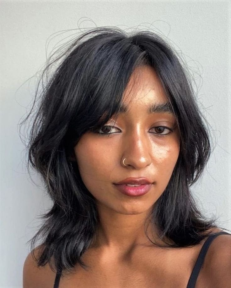 Collarbone Layers With Face-Framing Bangs — Simple Haircuts for Wavy Hair