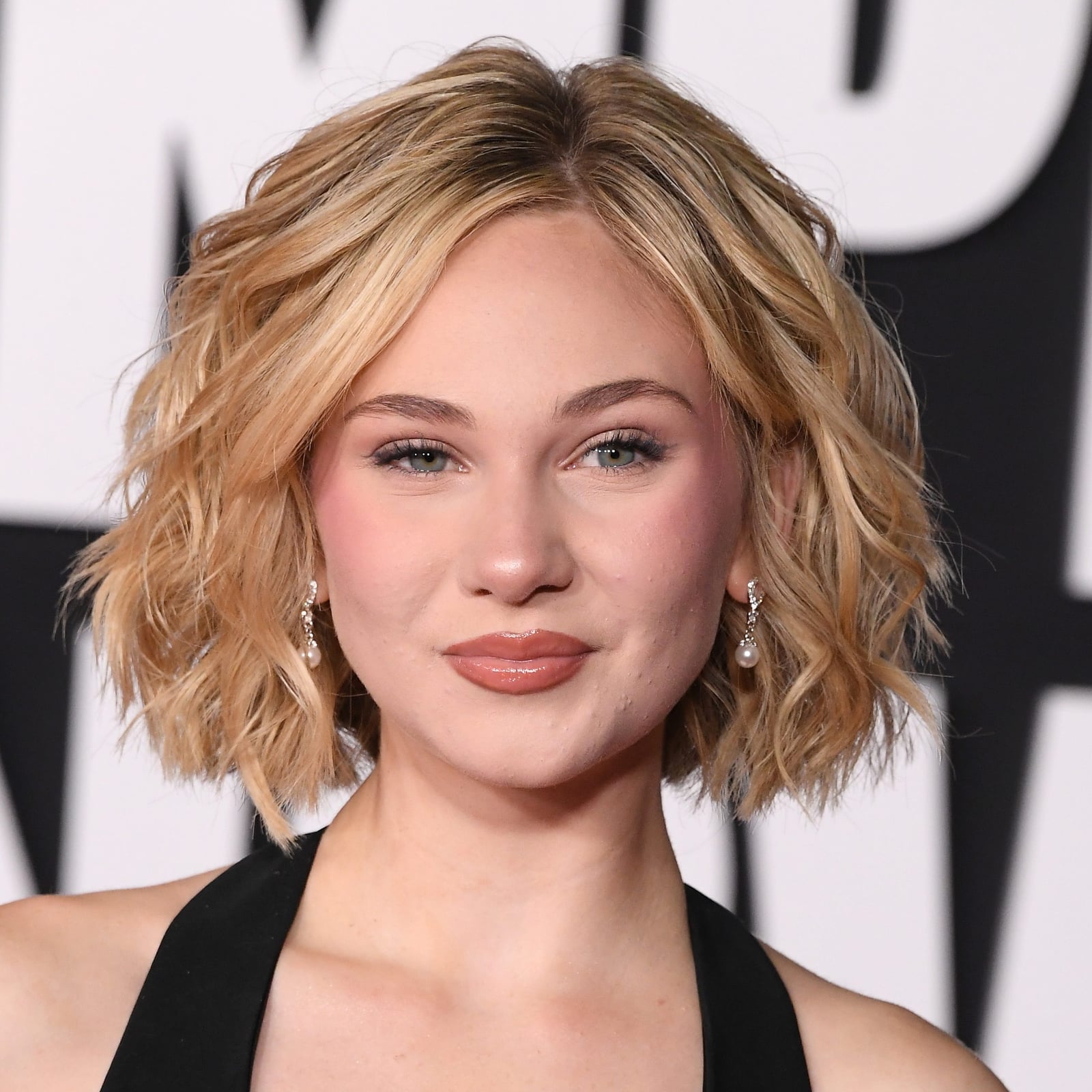 Short Layered Bob With Short Bangs — Simple Haircuts for Wavy Hair