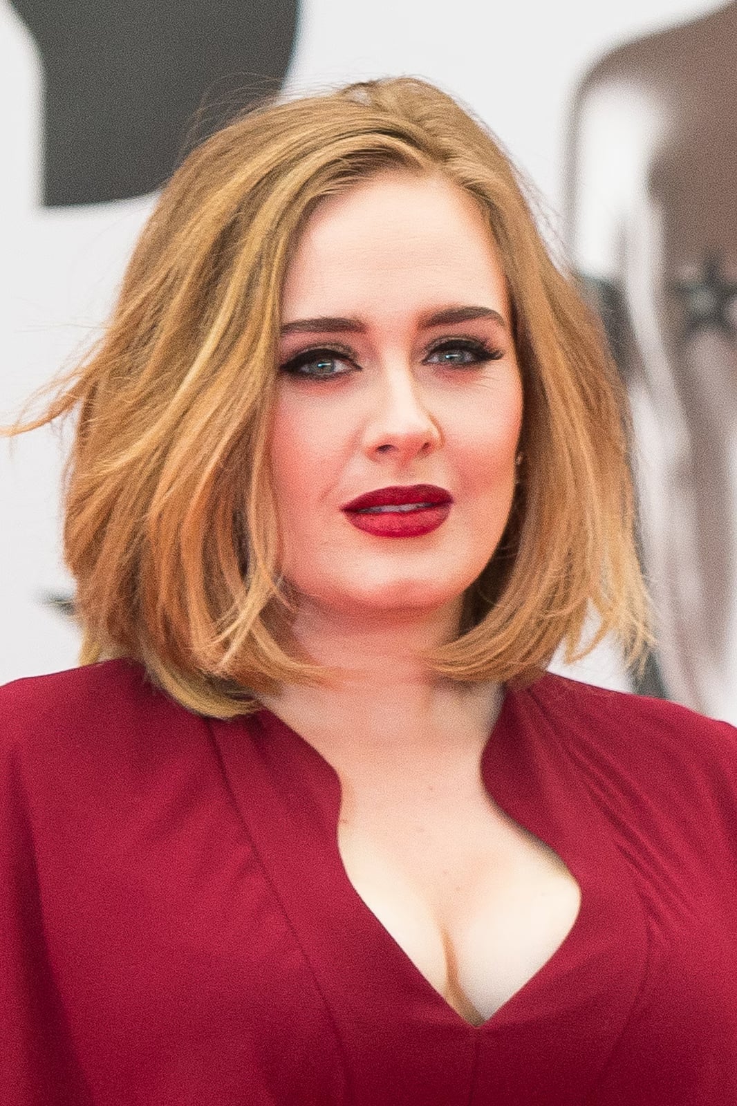 Sharp Chin Length Bob Medium Blonde — Simple Hairstyles for Round Face