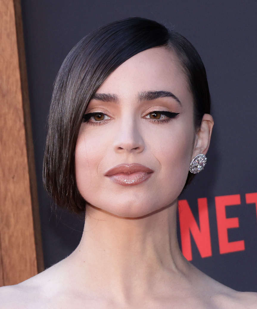 Sleek Chin Bob With Asymmetrical Layers — Simple Hairstyles for Round Face