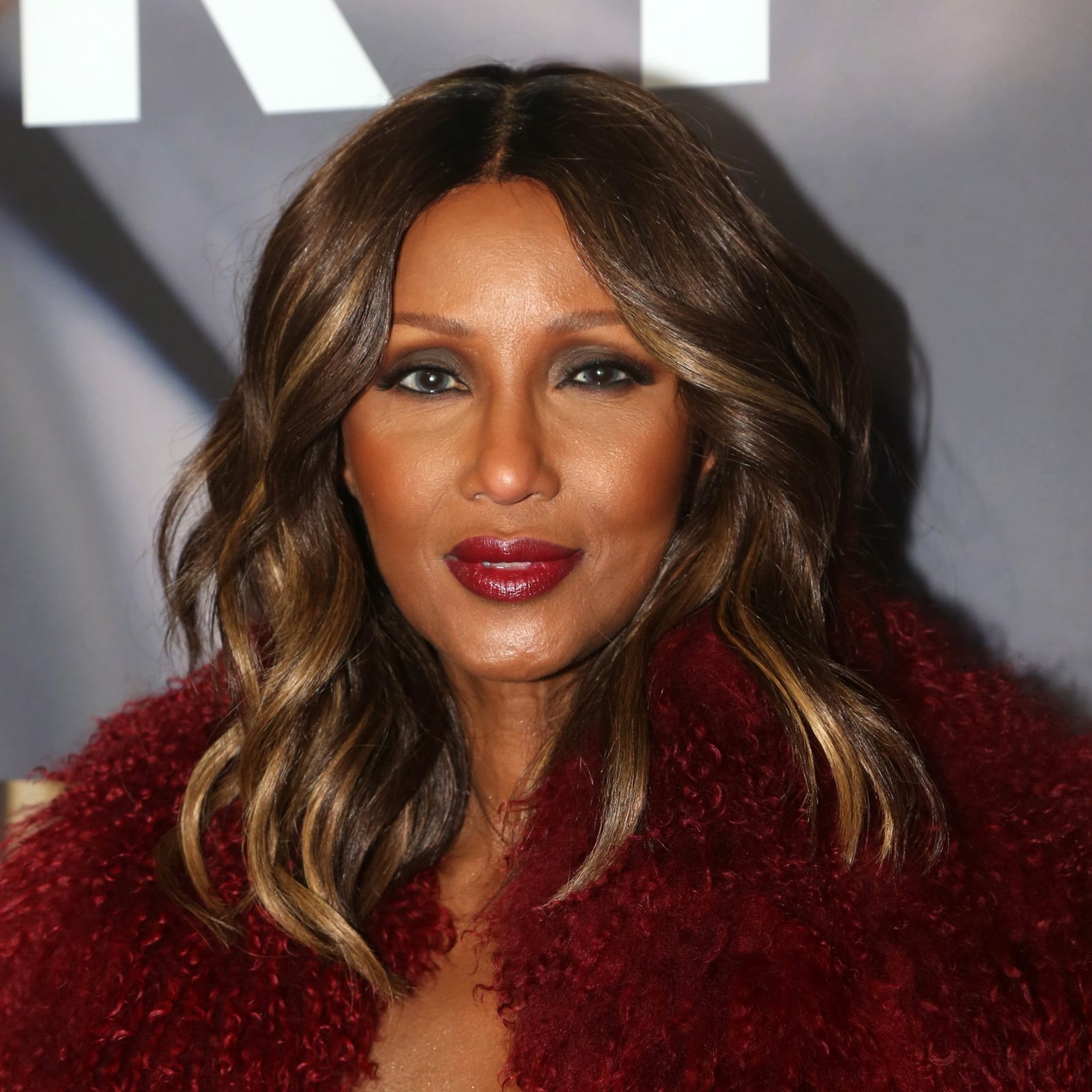 Mid-Back Dark Brown Layers With Blonde Highlights Mid-Back Dark Brown Layers With Blonde Highlights — Simple Hairstyles for Women over 50