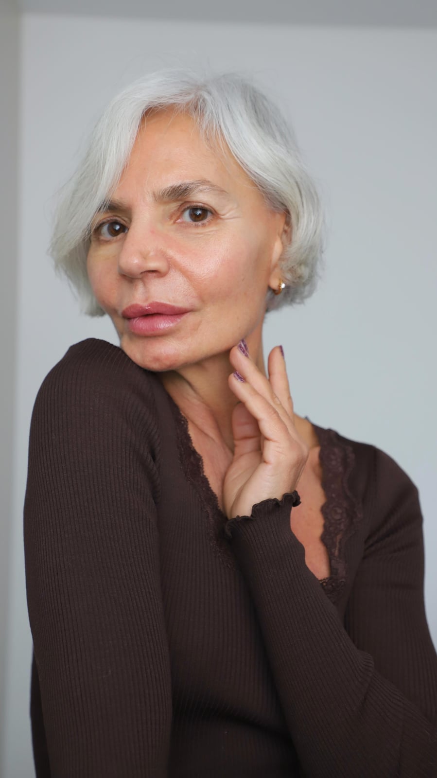 Short Layered Silver Gray Bob With Texture, Side-Swept Bangs Short Layered Silver Gray Bob With Texture, Side-Swept Bangs — Simple Hairstyles for Women over 50