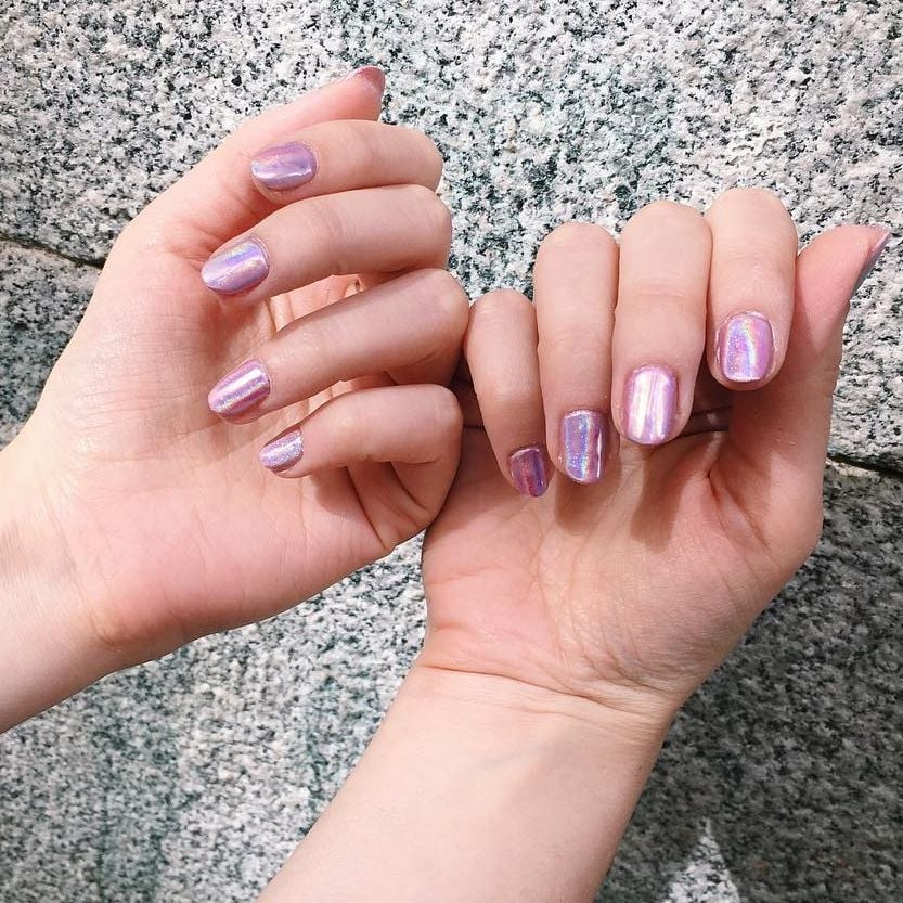 Short Oval Holographic Chrome Nails Short Oval Holographic Chrome Nails — Simple Holographic Nails
