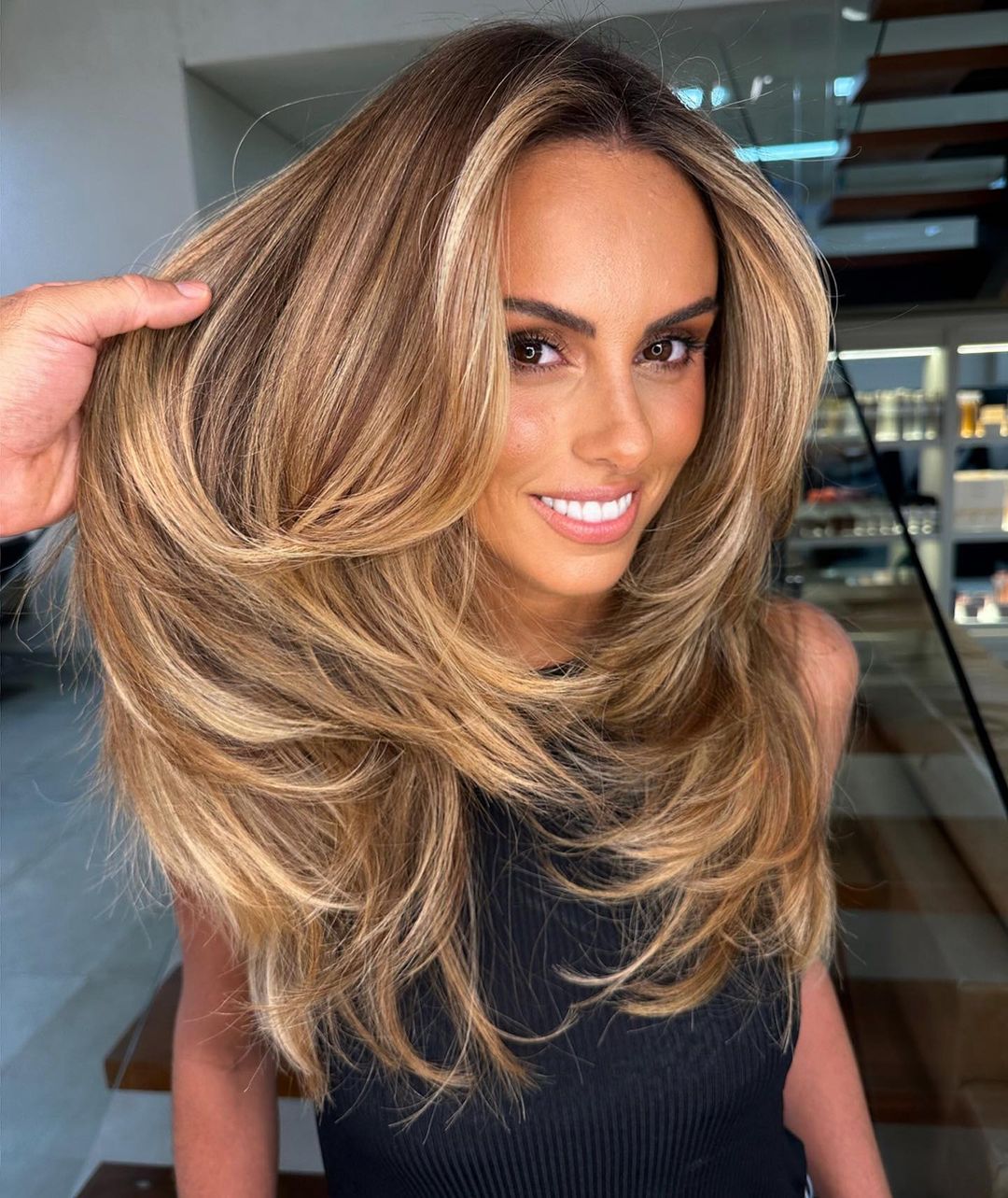Mid-Back Wavy Hair With Honey Highlights — Simple Honey Highlights