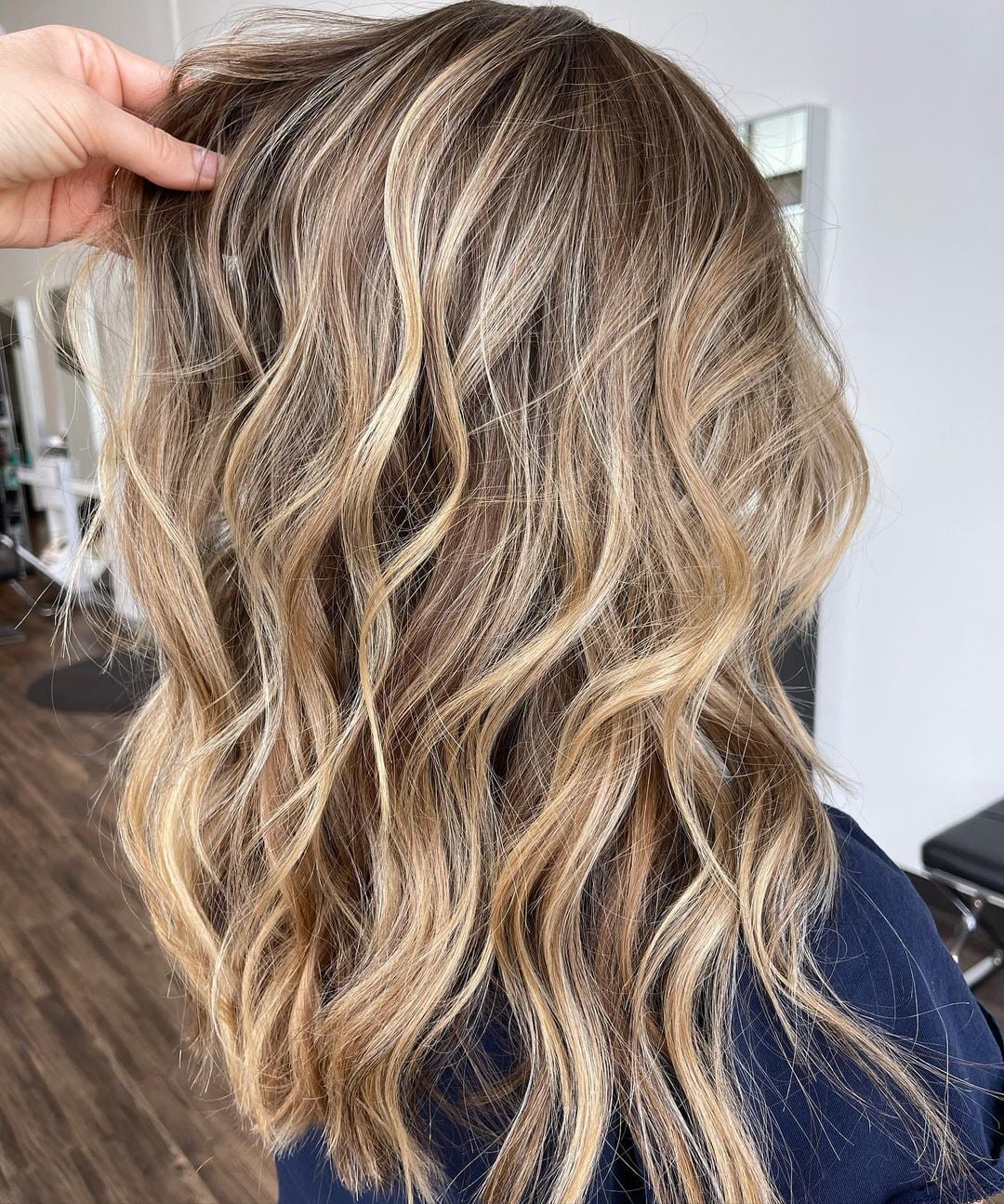 Collarbone Wavy Blonde With Honey — Simple Honey Highlights