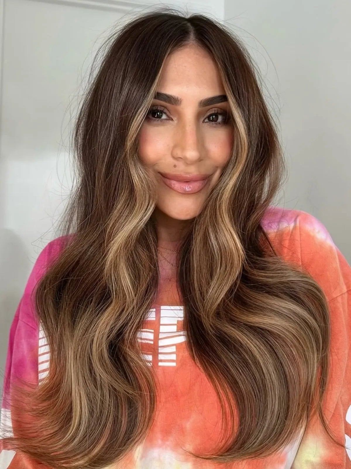 Mid-Back Dark Brown With Honey Tones, Wavy — Simple Honey Highlights