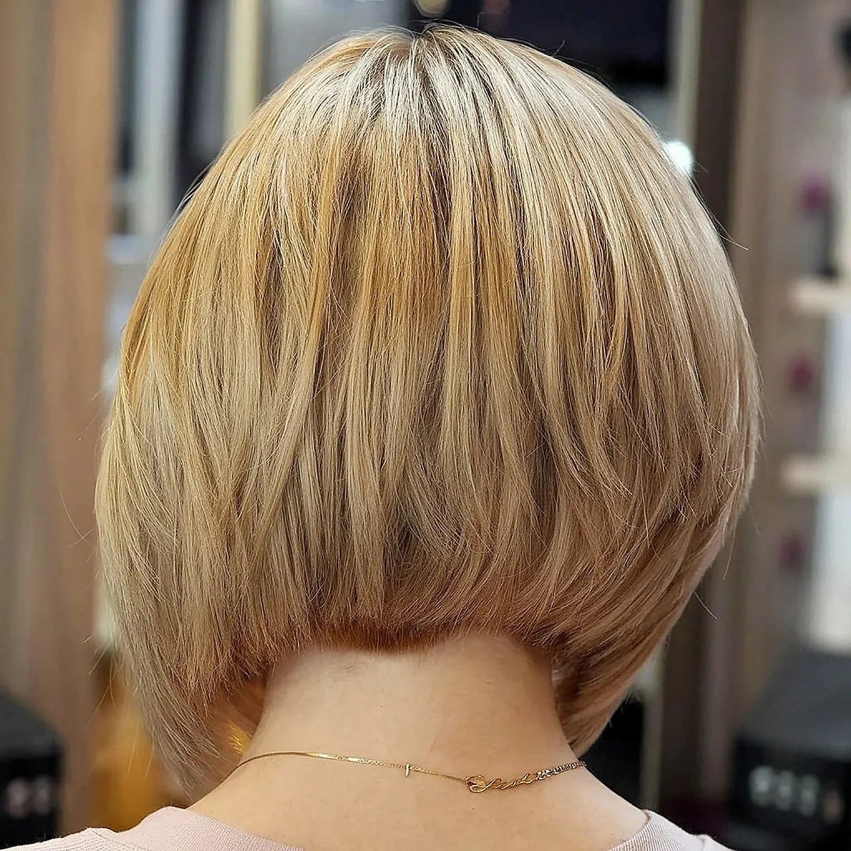 Collarbone Blonde Inverted Bob With Layered Waves — Simple Inverted Bob
