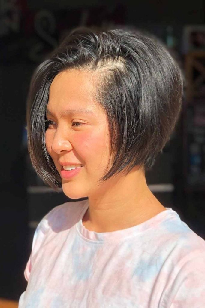 Sleek Chin Length Bob With Side-Swept Bangs, Close-Up Take — Simple Inverted Bob