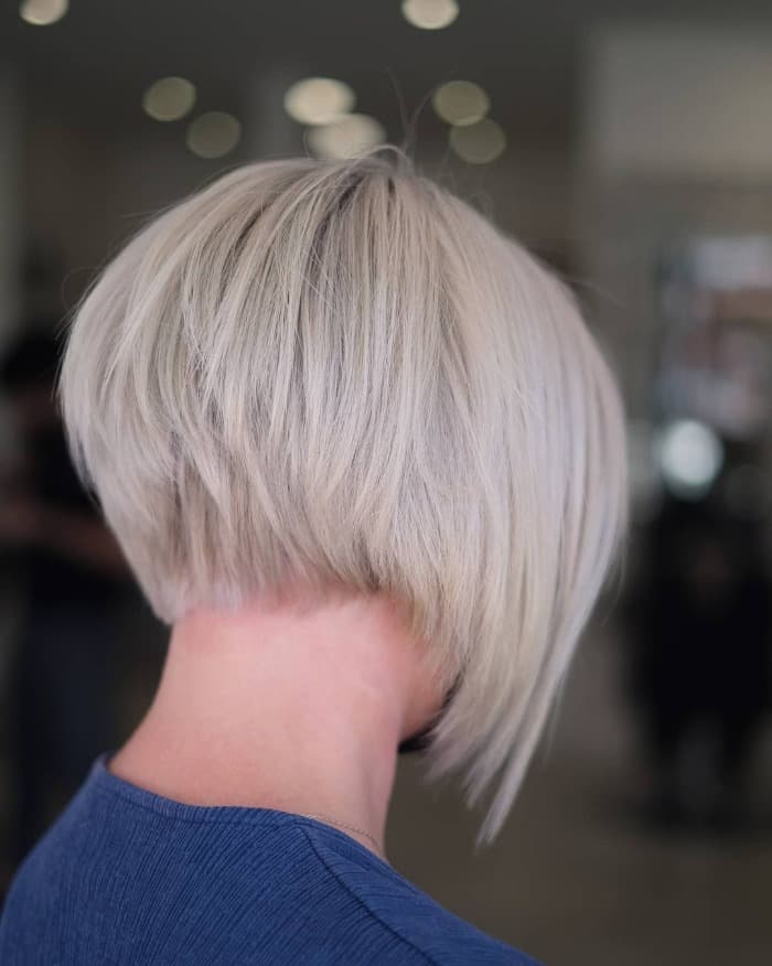 Collarbone Ash Blonde Inverted Bob With Stacked Layers — Simple Inverted Bob