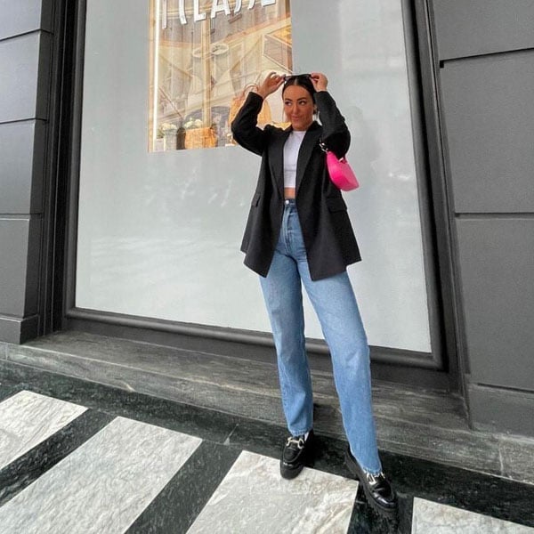 Black blazer with blue jeans and white crop top Black blazer with blue jeans and white crop top — Simple Italian Style