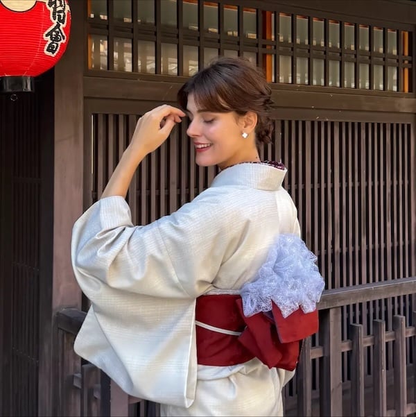 Elegant Updo with Swept Wispy Bangs — Simple Japan Hairstyles
