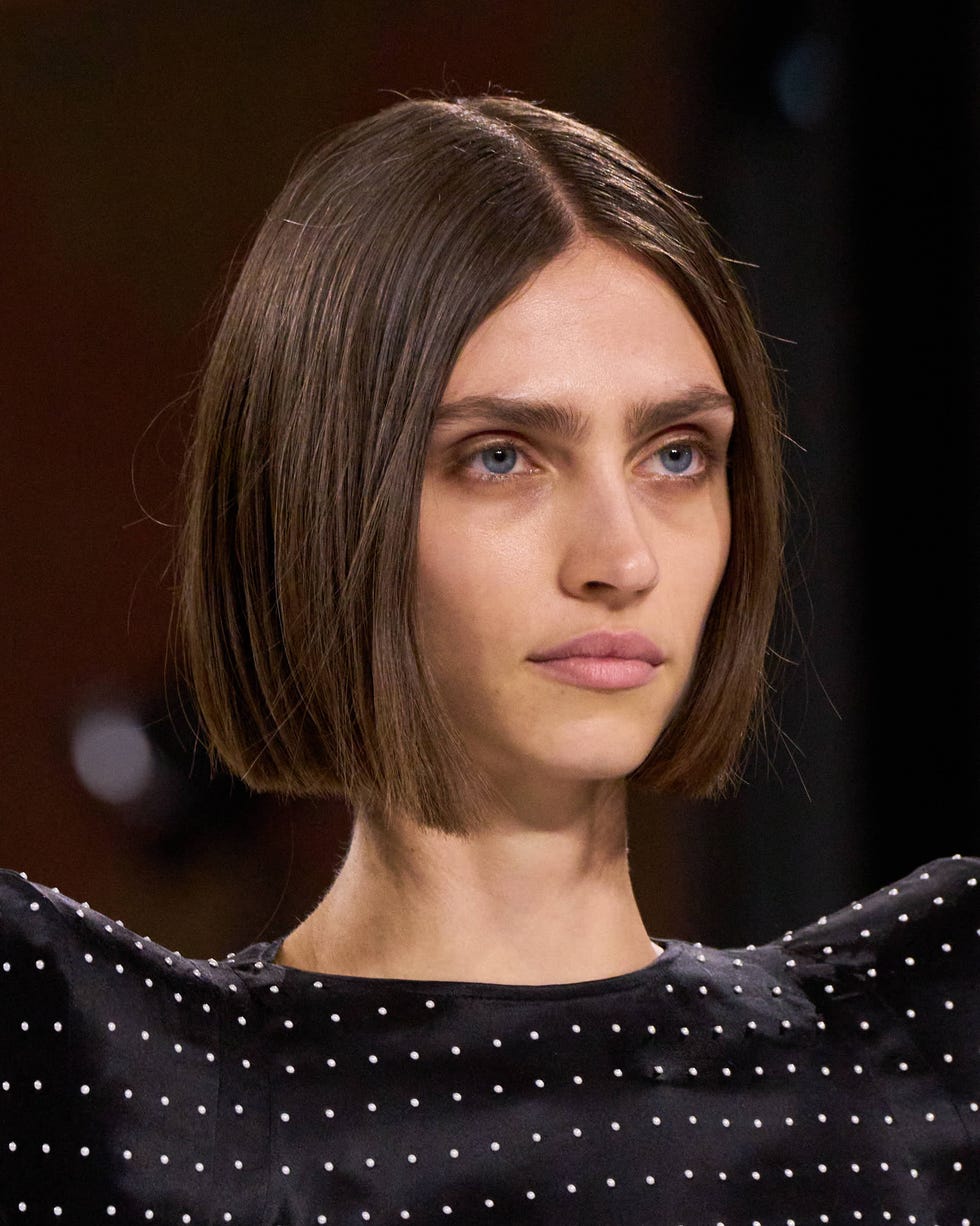Dark Brown Chin Bob Blunt Cut — Simple Japan Hairstyles