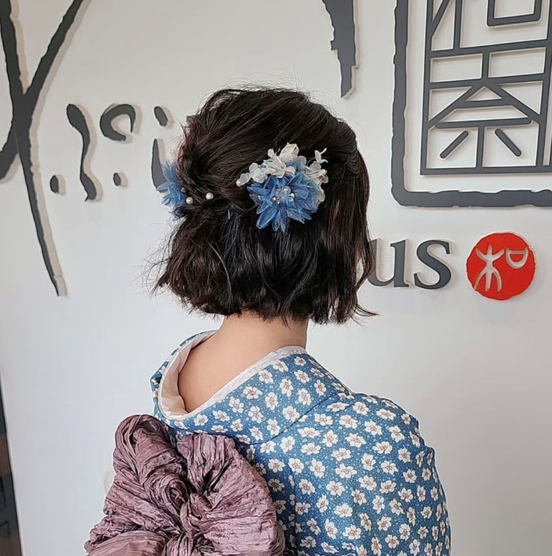 Textured Bob with Floral Hairpins — Simple Japanese Hairstyles