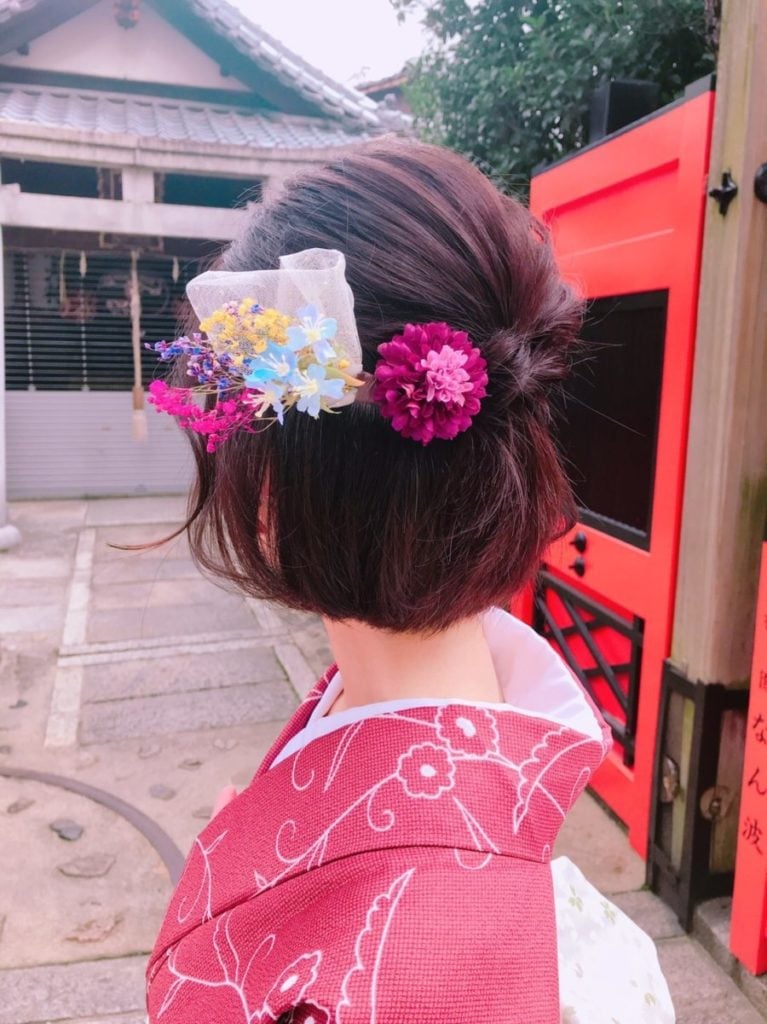 Chin Bob Updo with Floral Accessory — Simple Japanese Hairstyles