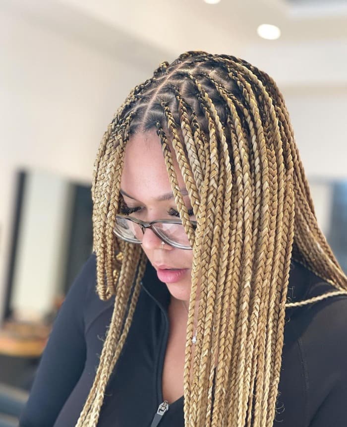 Mid-Back Blonde Box Braids, Straight Mid-Back Blonde Box Braids, Straight — Simple Knotless Braids