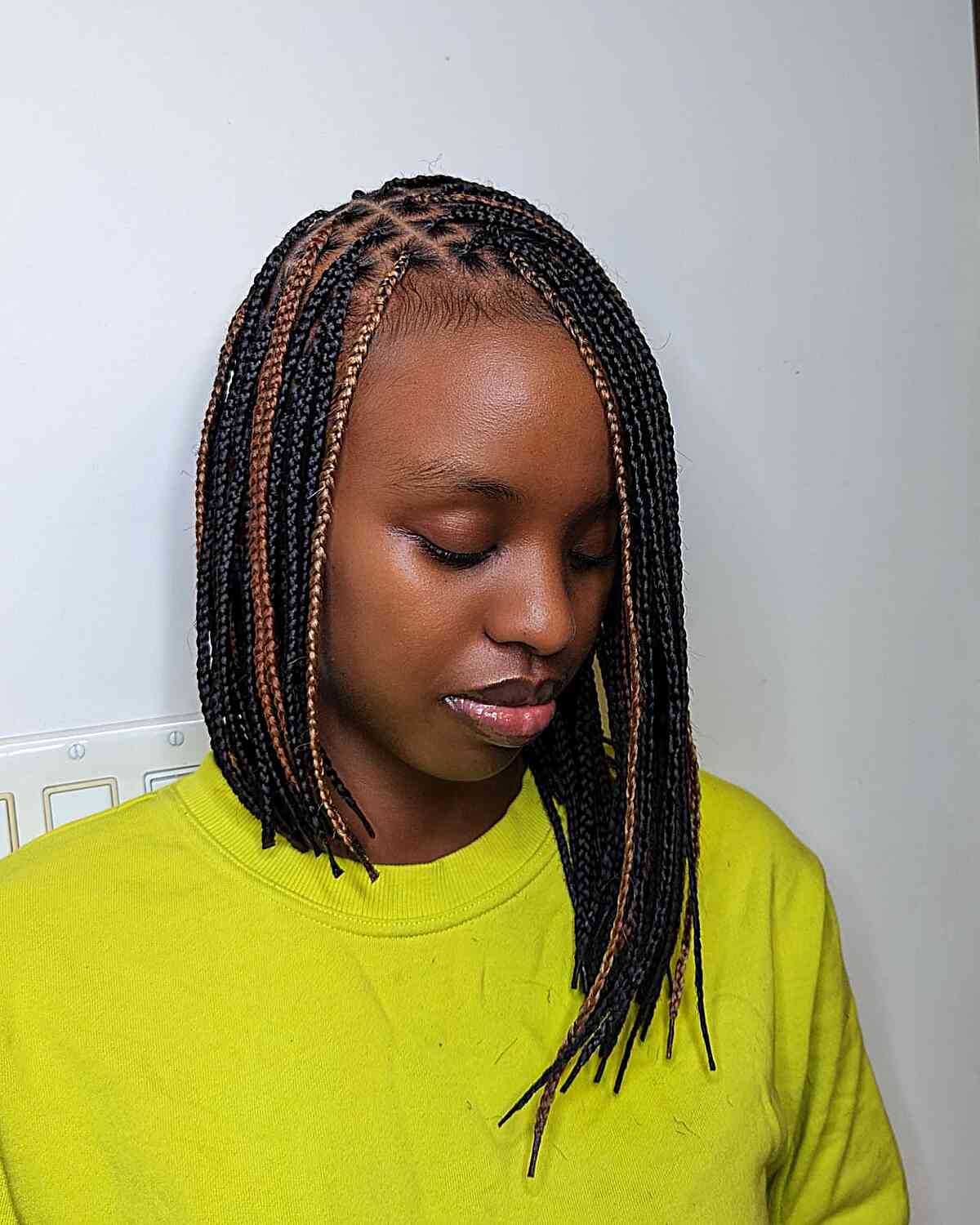 Collarbone Knotless Braids Bob With Brown Highlights Collarbone Knotless Braids Bob With Brown Highlights — Simple Knotless Braids