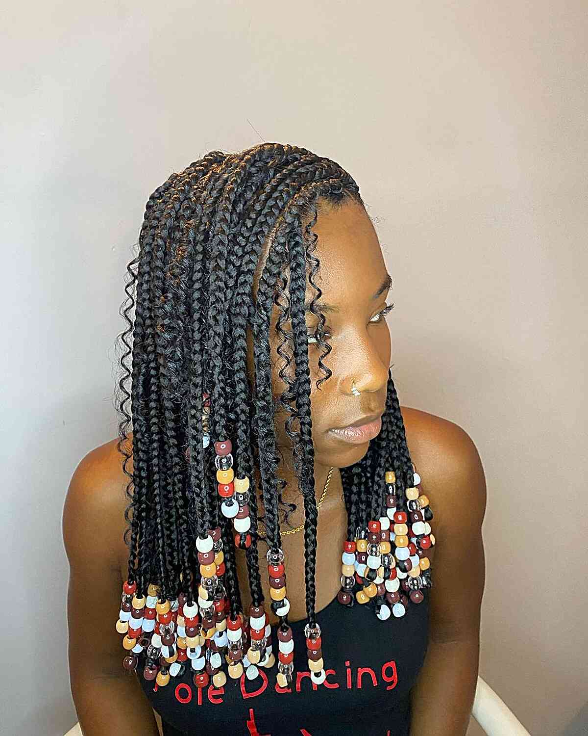 Mid-Back Knotless Braids With Wavy, Curly Ends and Beads Mid-Back Knotless Braids With Wavy, Curly Ends and Beads — Simple Knotless Braids