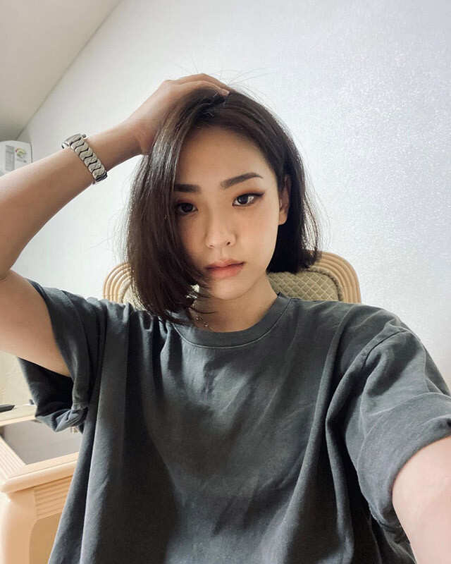 Sleek Black Bob With Blunt Bangs Sleek Black Bob With Blunt Bangs — Simple Korean Hair