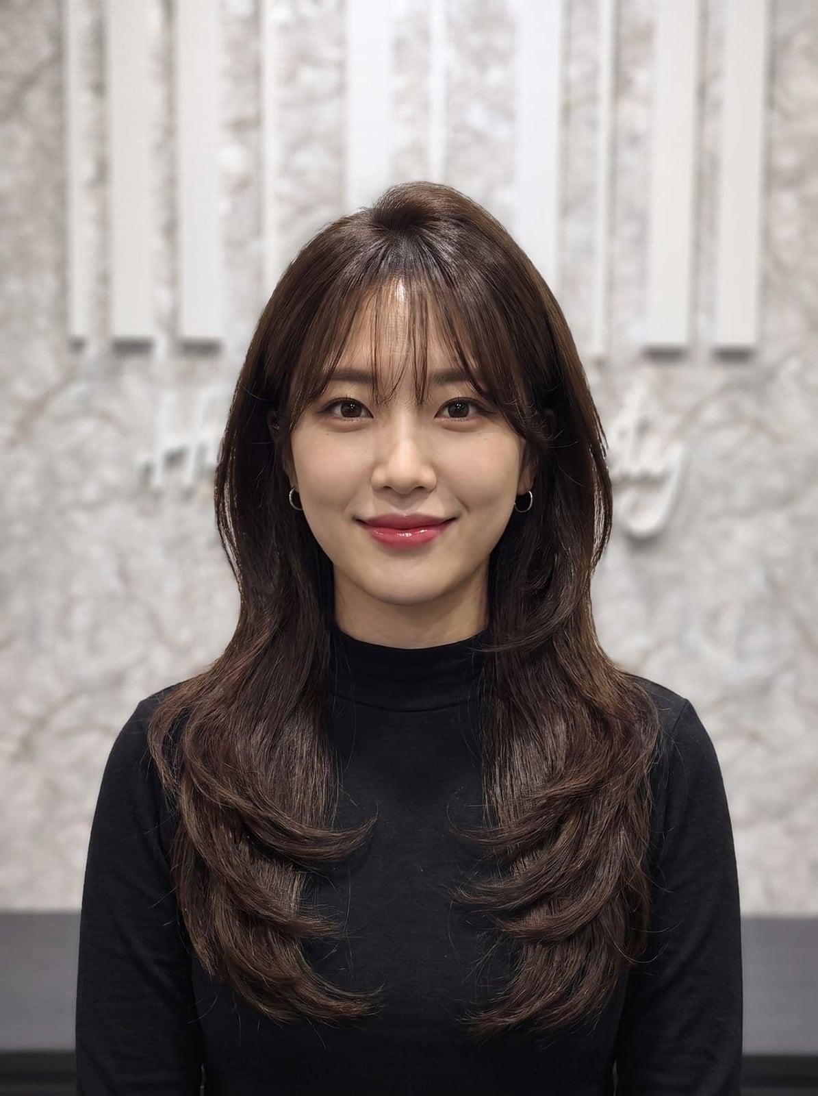 Mid-Back Layered Hair With Curtain Bangs Mid-Back Layered Hair With Curtain Bangs — Simple Korean Hair
