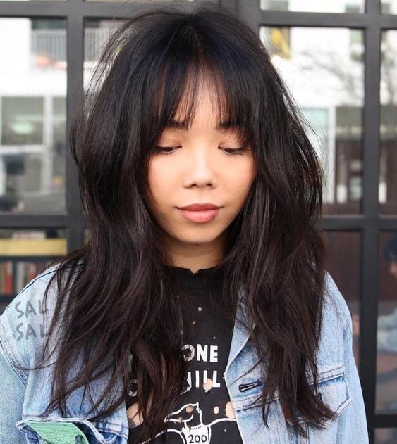 Mid-Back Layers With Curtain Bangs And Air-Dried Texture Mid-Back Layers With Curtain Bangs And Air-Dried Texture — Simple Korean Hair
