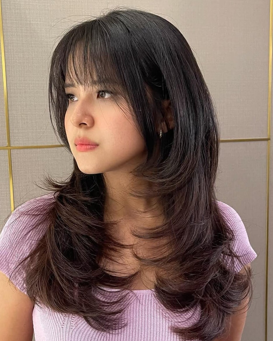 Shoulder Layered Cut With Wispy Bangs And Side Part Shoulder Layered Cut With Wispy Bangs And Side Part — Simple Korean Hair