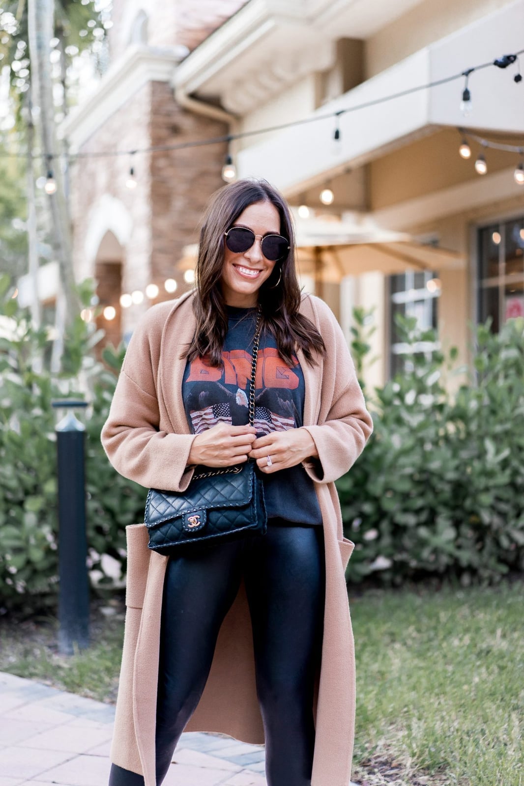 Faux Leather Leggings With Cardigan, She Accessorizes With Sunglasses Faux Leather Leggings With Cardigan, She Accessorizes With Sunglasses — Simple Leather Pants Outfits