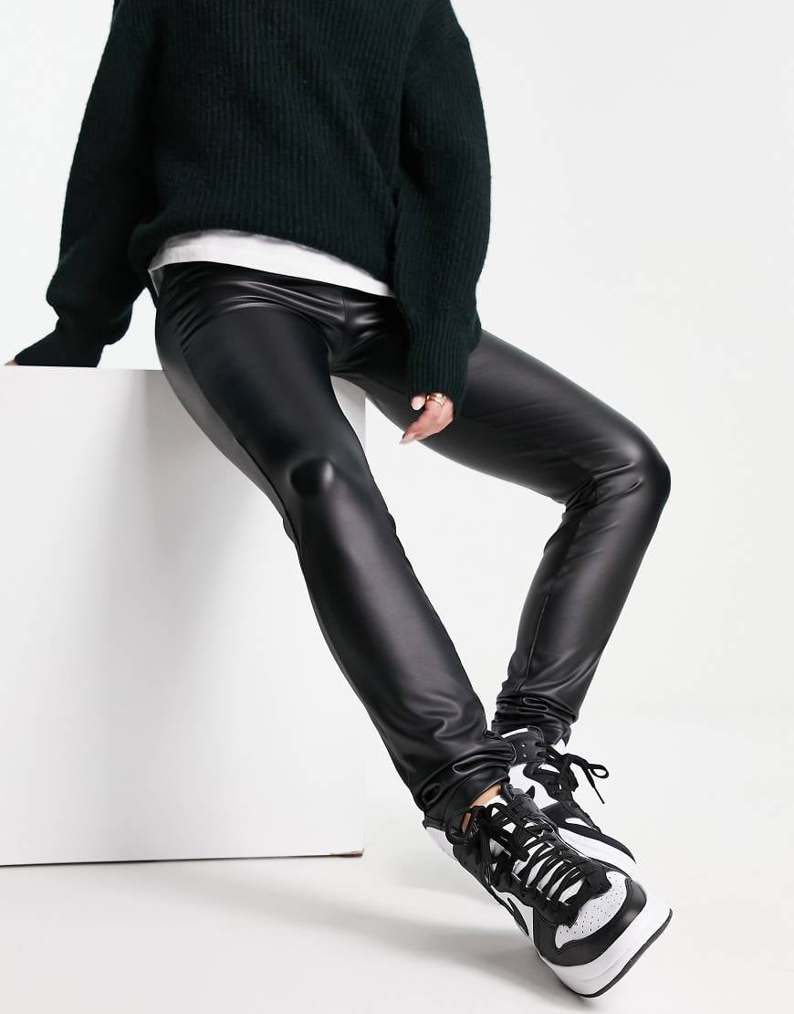 Fitted Black Leather Pants With Green Sweater Fitted Black Leather Pants With Green Sweater — Simple Leather Pants Outfits