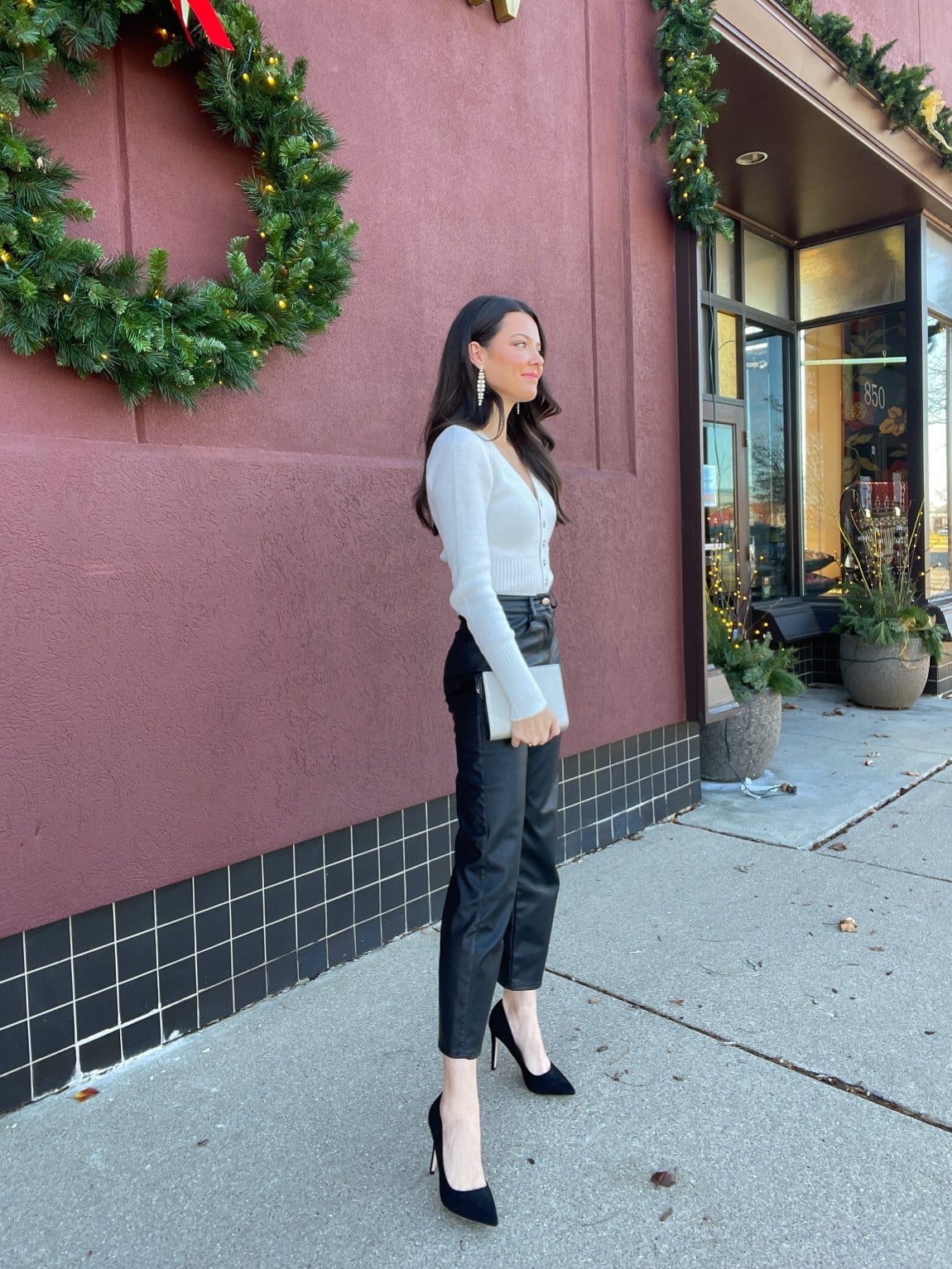 Straight Leg Black Leather Pants With Cropped Cardigan Straight Leg Black Leather Pants With Cropped Cardigan — Simple Leather Pants Outfits